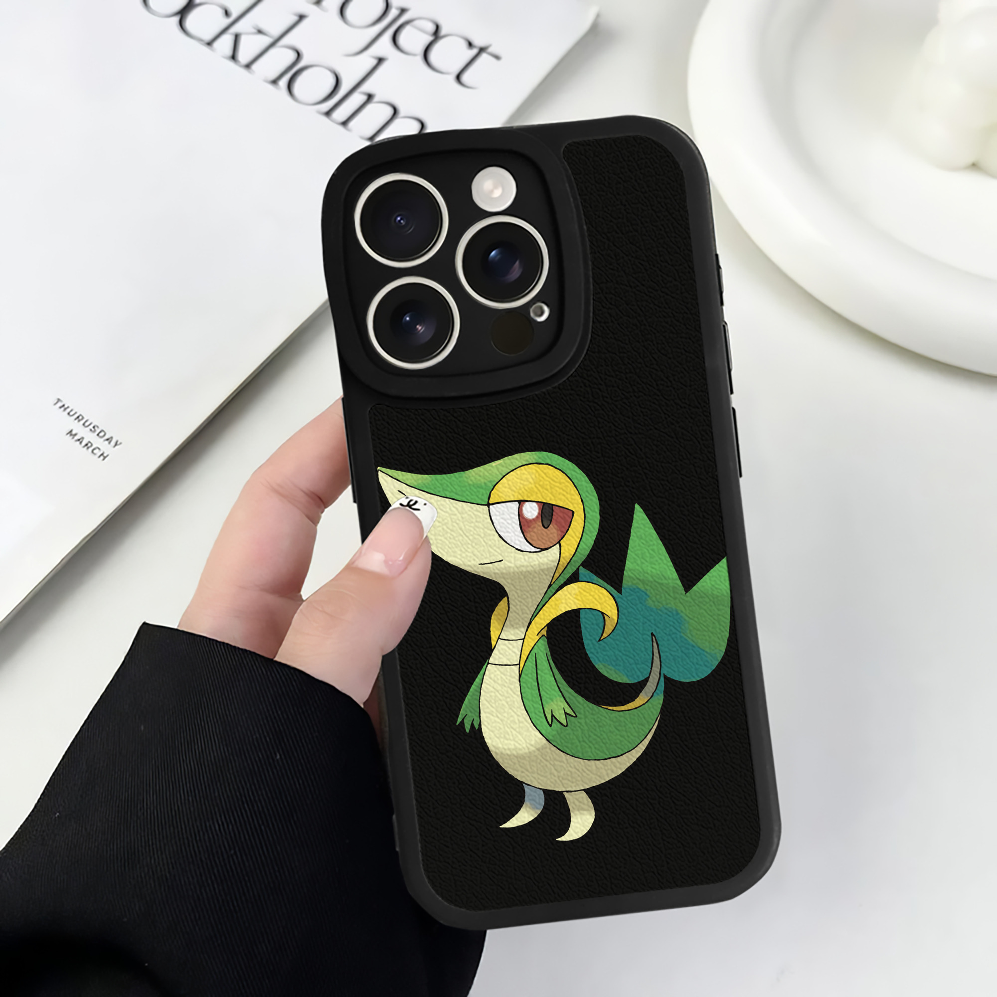 （画像用） ポケットモンスター Pokémon 【iPhone 16シリーズ対応】シリコンスマホケース（レザー調） 材質：シリコン